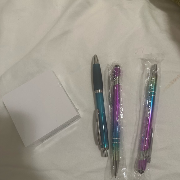 4 pack pens and sticky notes NWT never used - Picture 4 of 4